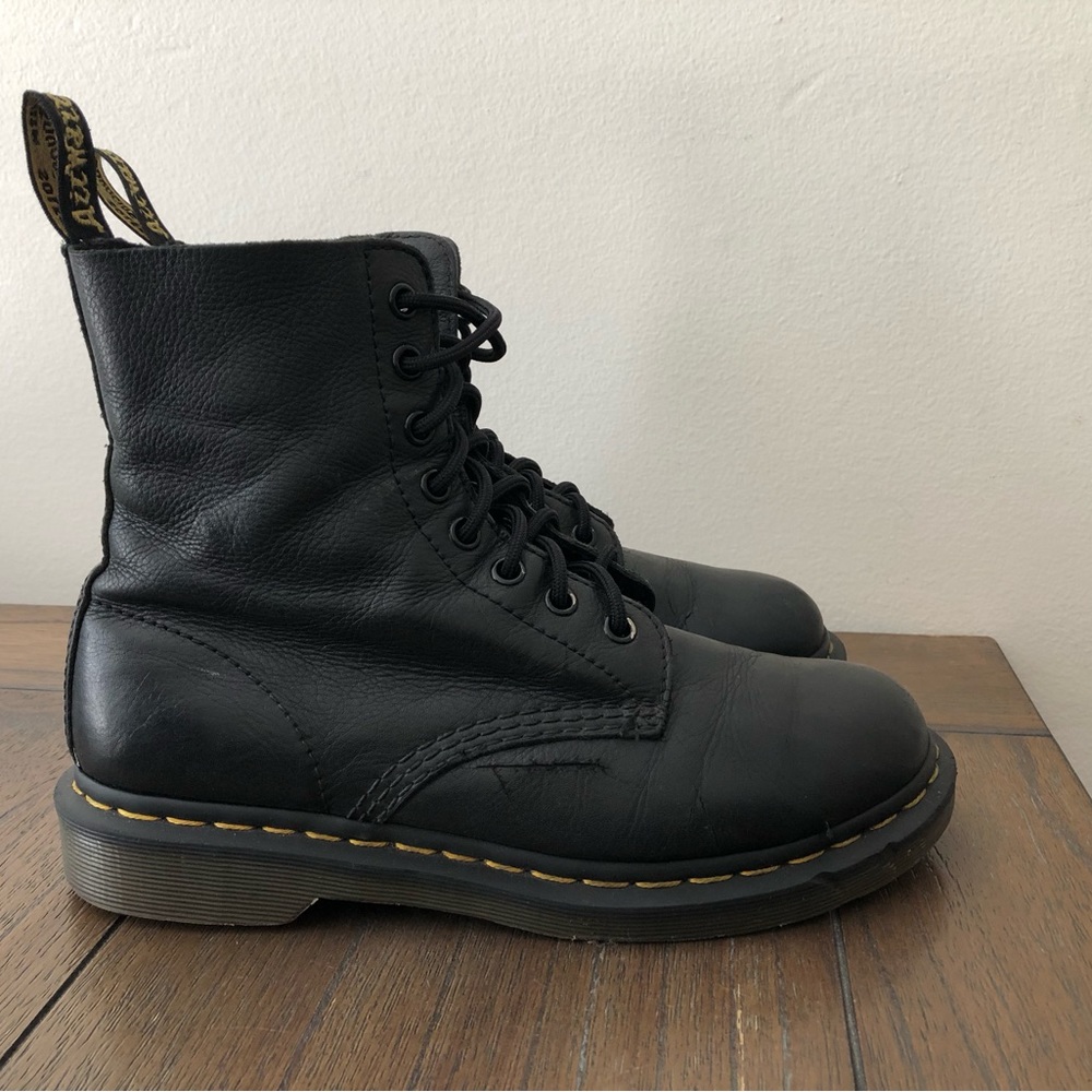Womens Dr. Martens Boots size 7 - Picture 9 of 12